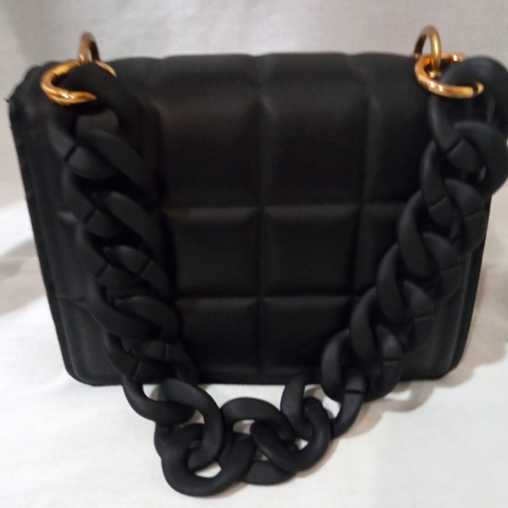 Black Quilted Crossbody Bag w/Detachable Straps